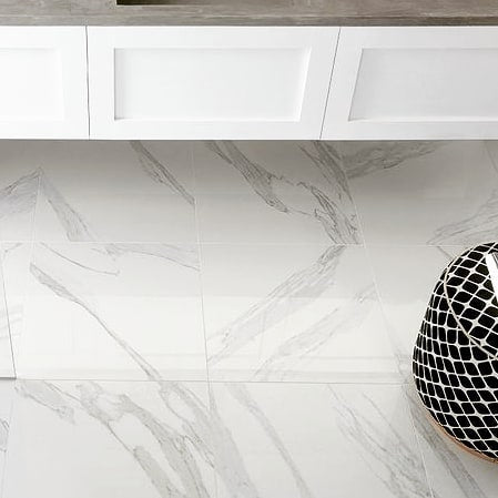 Gres porcellanato effetto marmo: eleganza e design per pavimenti e rivestimenti
